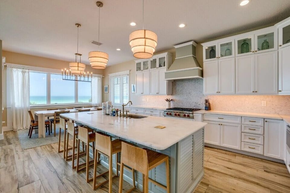 Kitchen with large island 