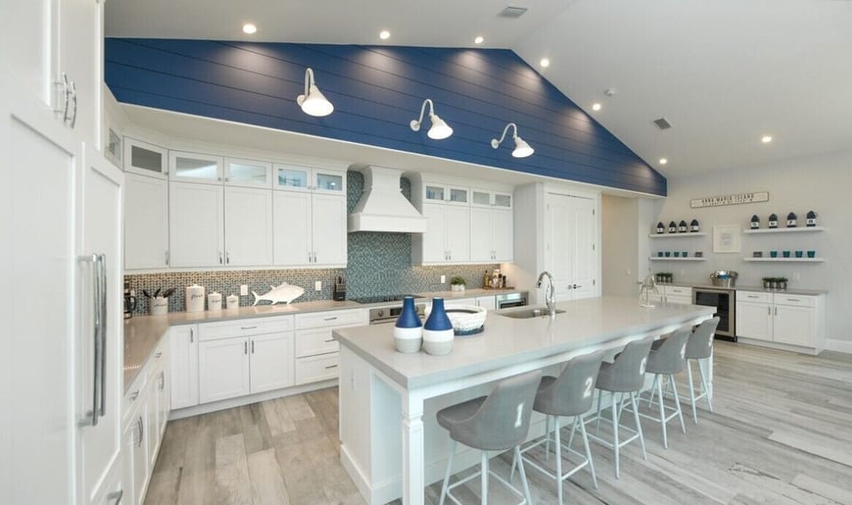 Large kitchen with island 