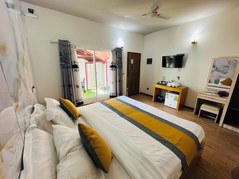 Deluxe Double Room, Garden View | Desk, iron/ironing board, free WiFi