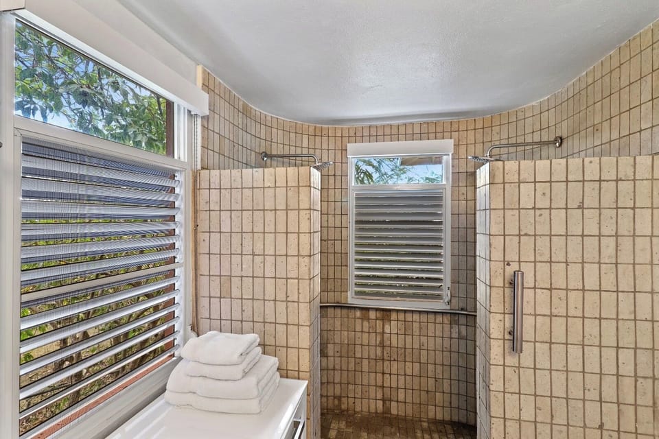 Panoramic Villa, Balcony, Bay View | Bathroom | Shower, hair dryer, towels, soap