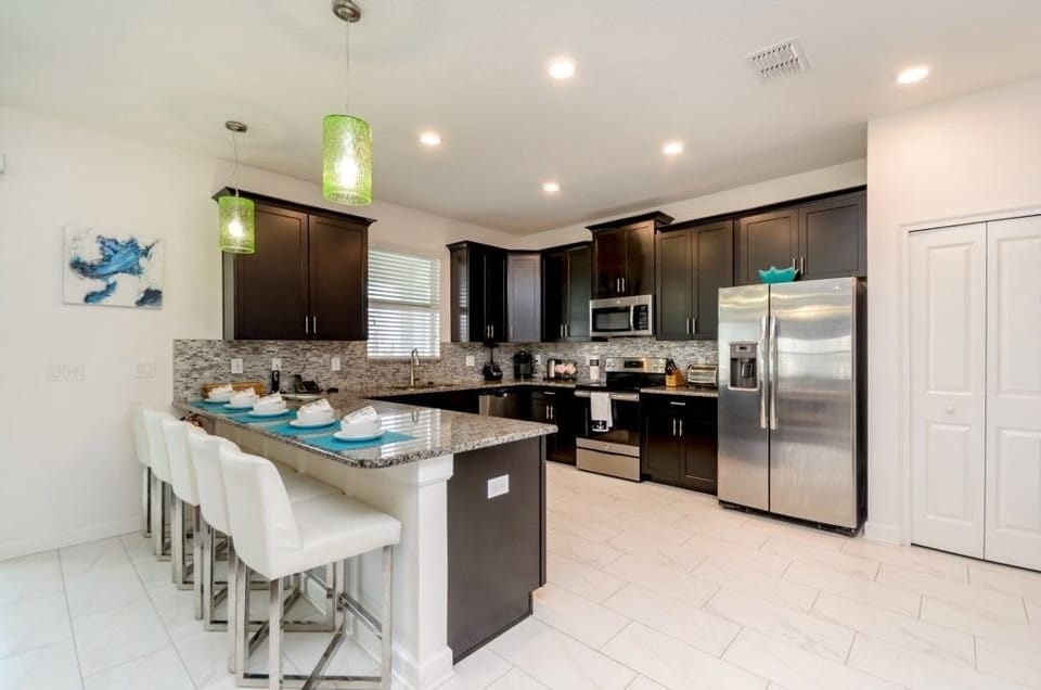 Kitchen Breakfast Bar (1)