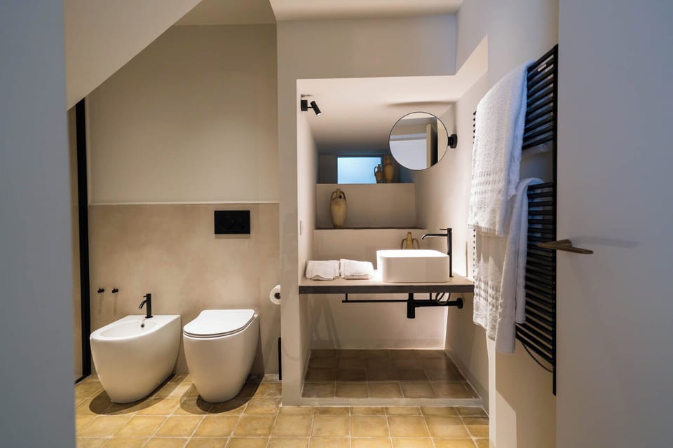 Luxury Double Room, Balcony, Hill View | Bathroom | Shower, hair dryer, slippers, bidet