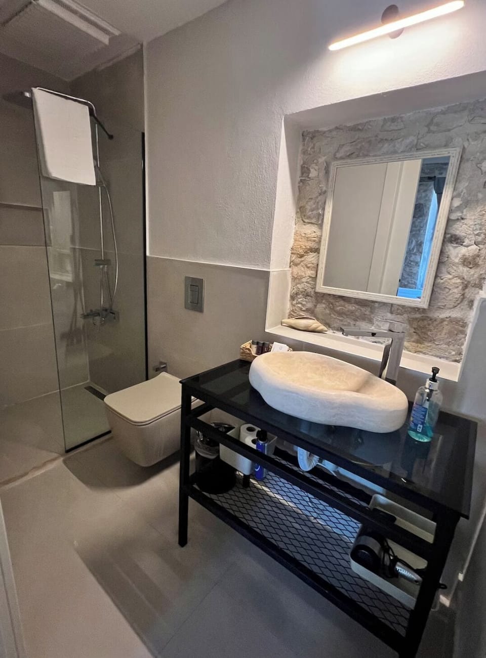 Basic Double or Twin Room, City View | Bathroom | Shower, bidet, towels, soap