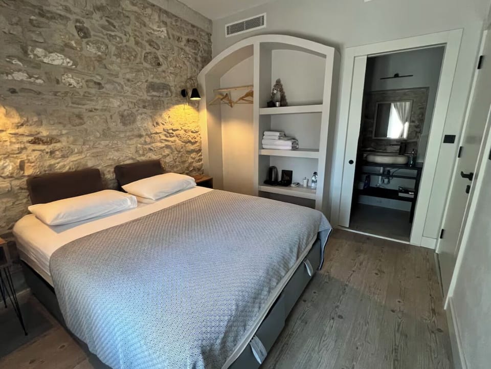 Basic Double or Twin Room, City View | Free WiFi, bed sheets