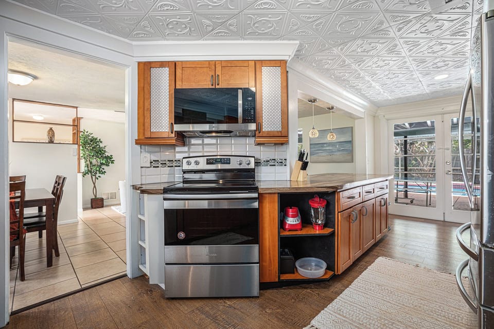 Oven, stove, microwave, blender and many other appliances