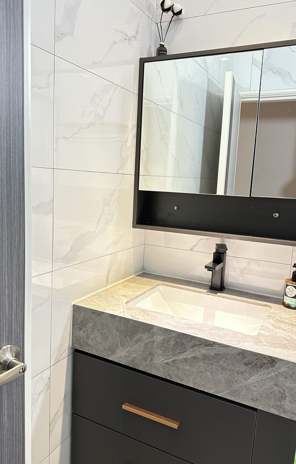 Family Quadruple Room | Bathroom | Hair dryer, towels, shampoo, toilet paper