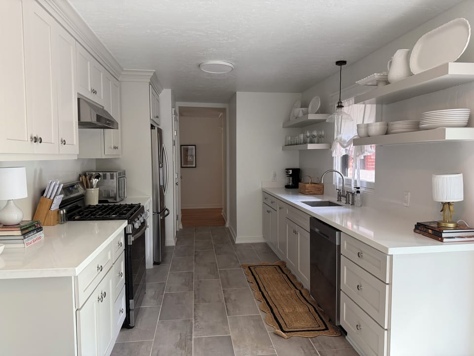 The kitchen is completly renovated with all new appliances and fully appointed. 