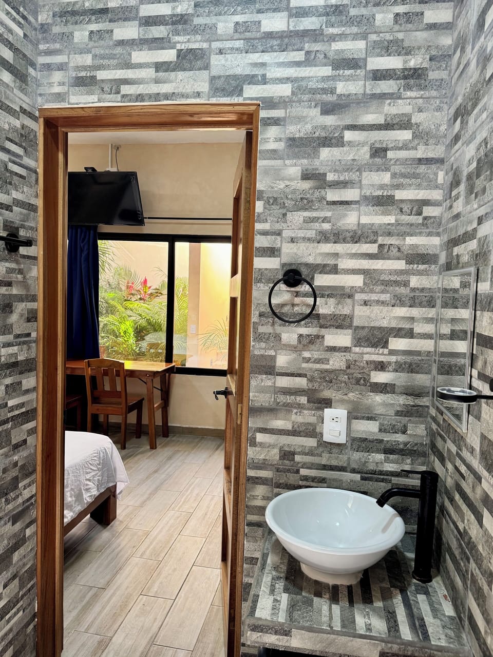 Classic Room | Bathroom | Shower, towels, soap, shampoo