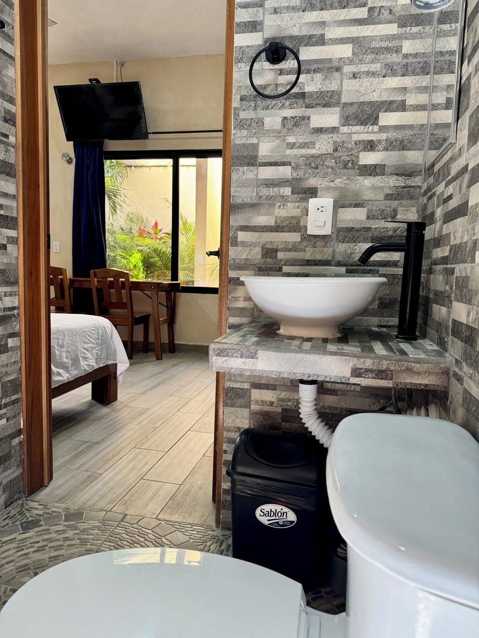Classic Room | Bathroom | Shower, towels, soap, shampoo