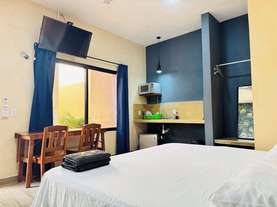 Classic Room | Private kitchen | Mini-fridge, microwave