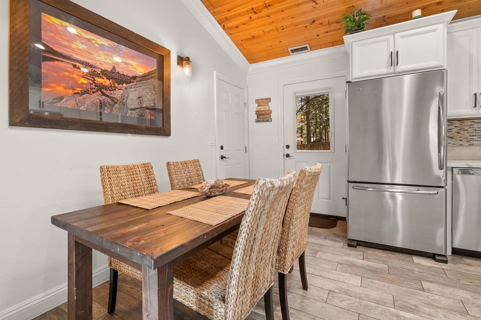Lots of room to enjoy time together over a meal or coffee