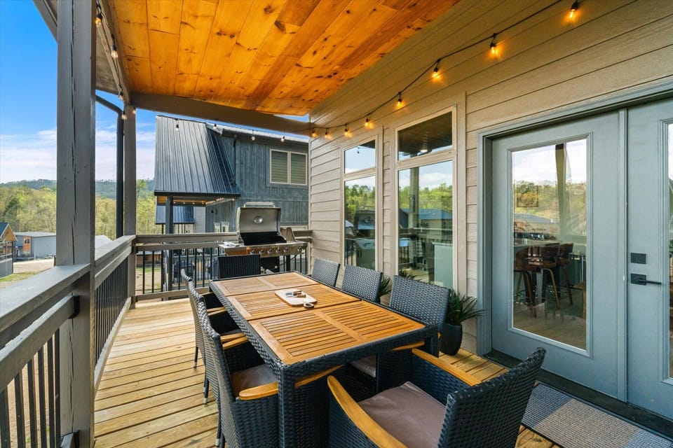 Outdoor dinning table