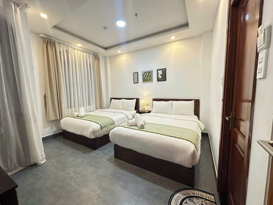 Family Double Room | Minibar, soundproofing, free WiFi, bed sheets