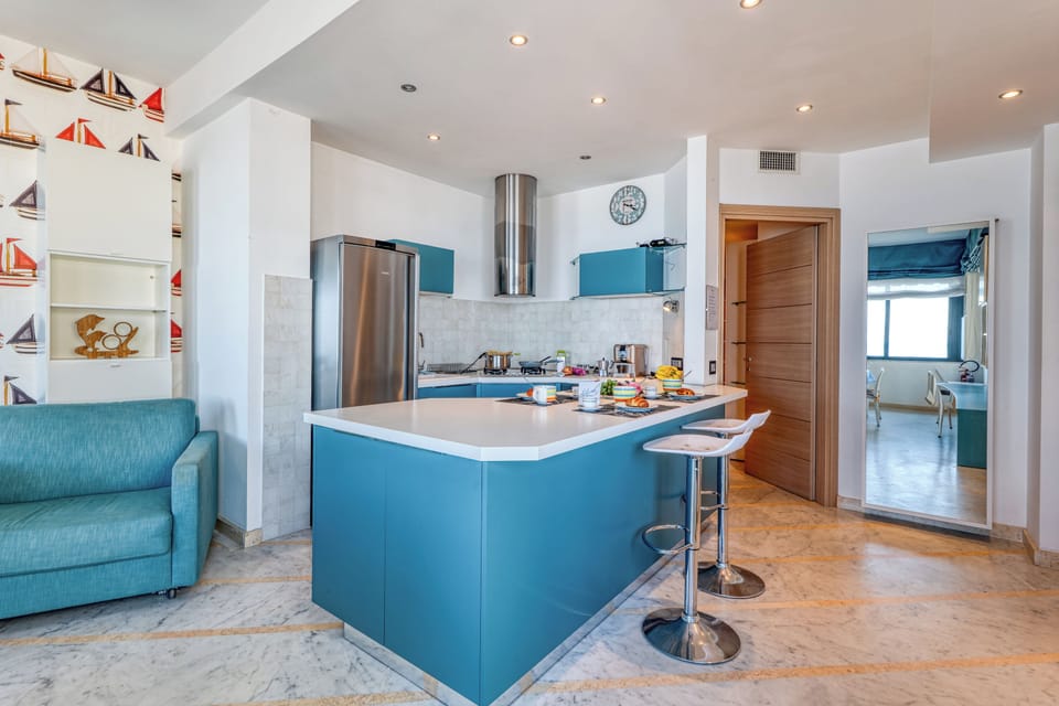 Family Apartment, Multiple Bedrooms, 2 Bathrooms, Sea Facing (Front Beach Magic Sea - Sea Front) | Interior