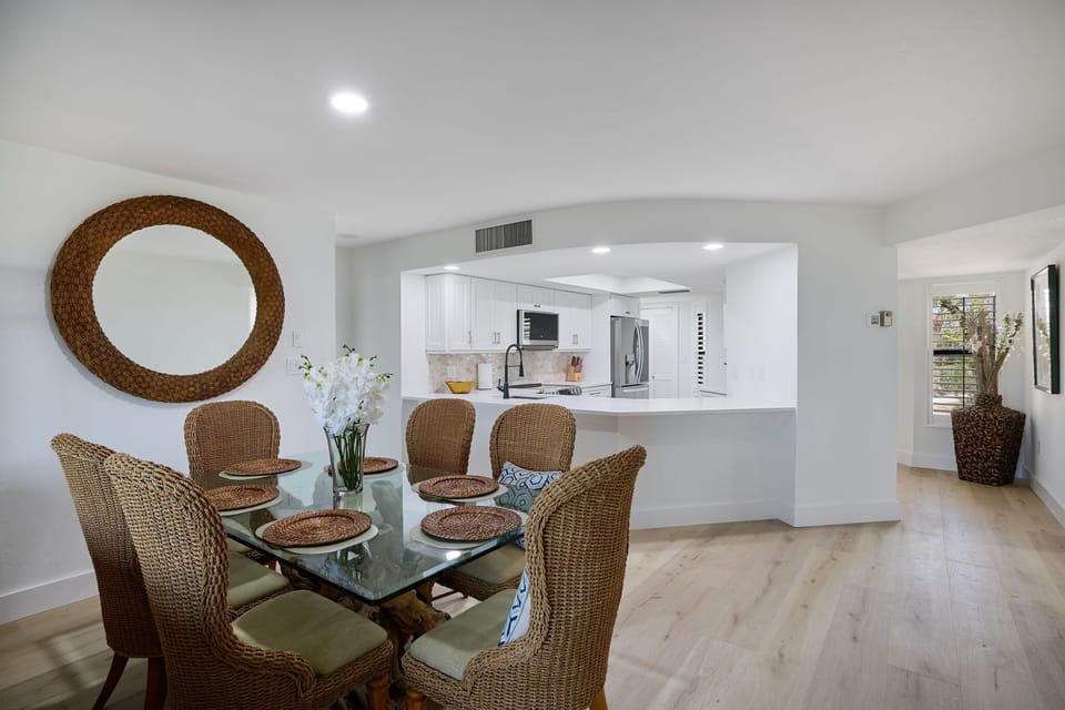 Dining table with service for 6