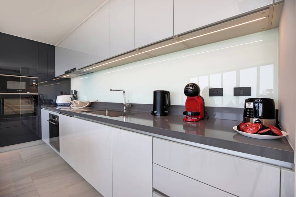Exclusive Condo, 3 Bedrooms, Ocean View | Private kitchen | Electric kettle, toaster
