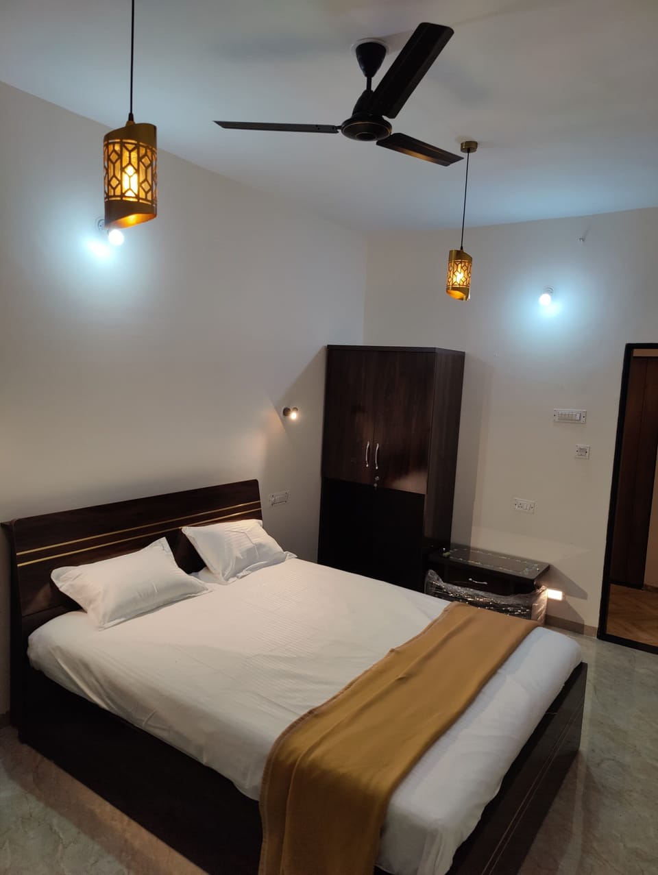 Deluxe Single Room, City View | Desk, laptop workspace