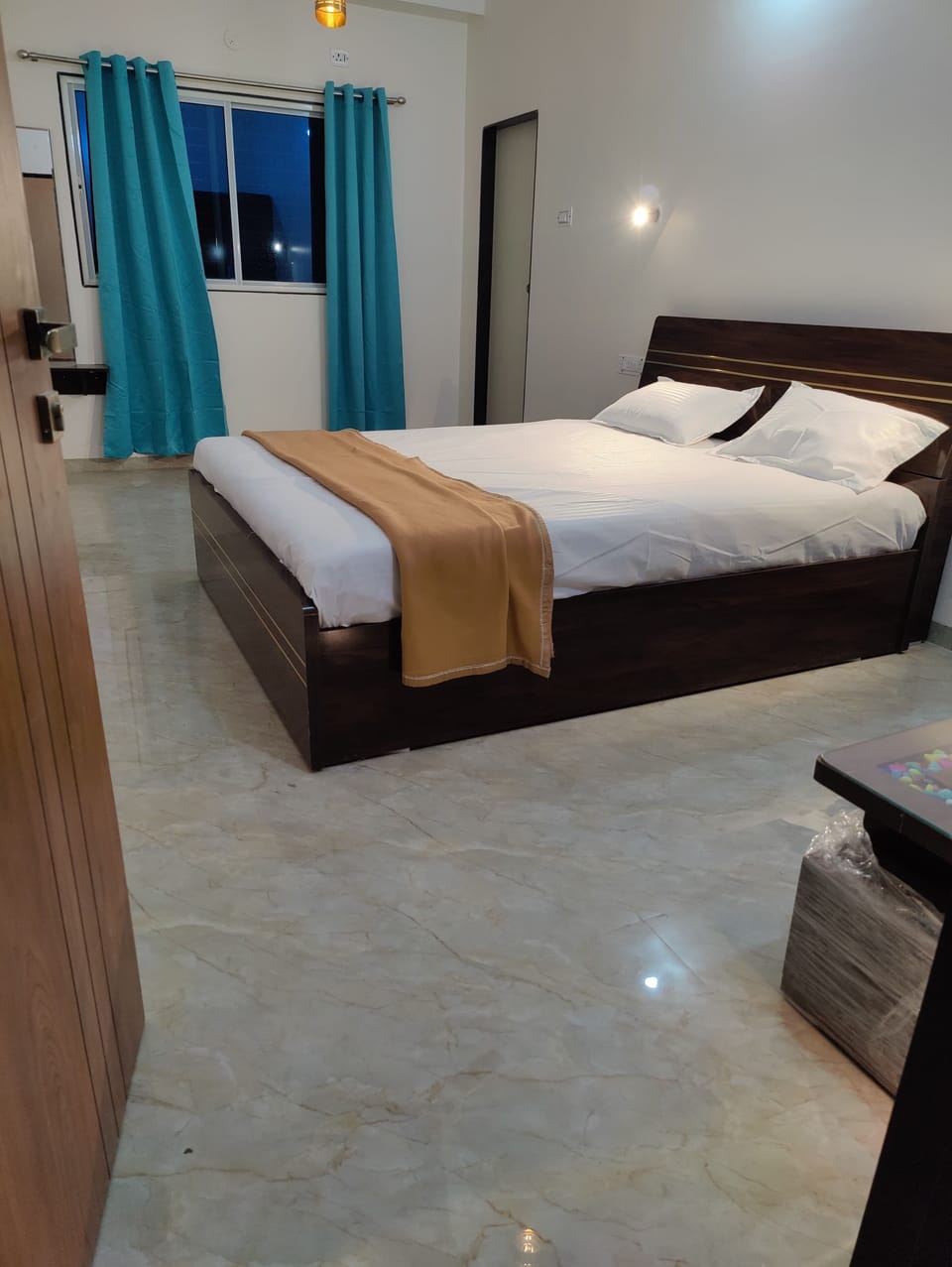 Deluxe Single Room, City View | Desk, laptop workspace