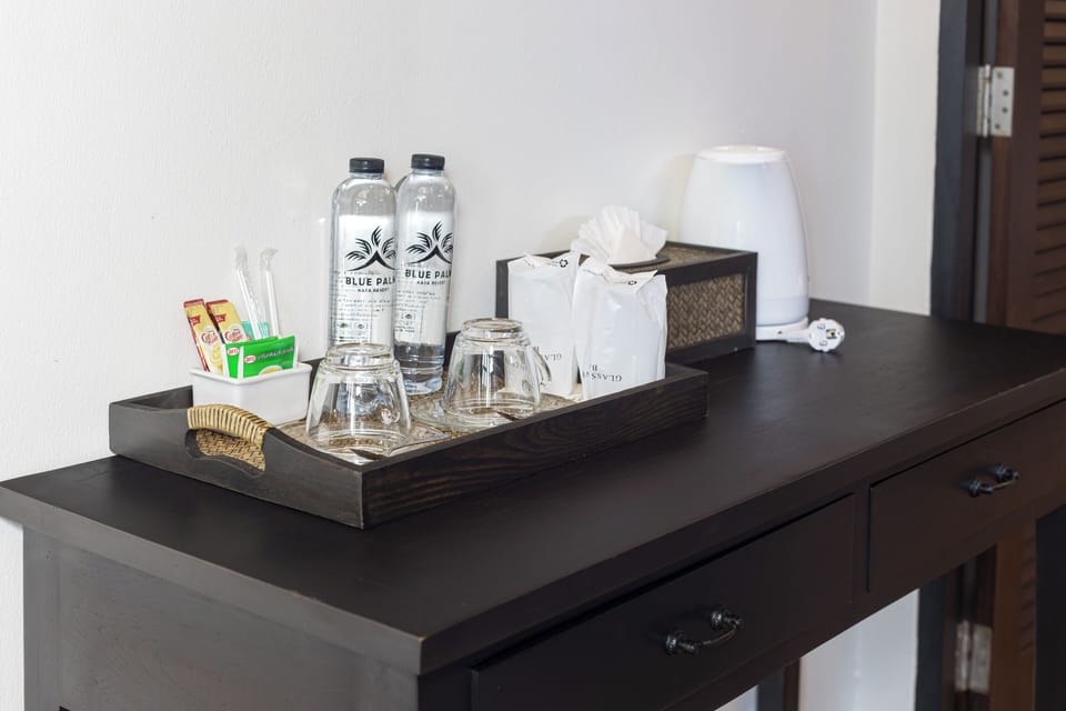 Deluxe Suite, Poolside | In-room safe, desk, blackout drapes, iron/ironing board