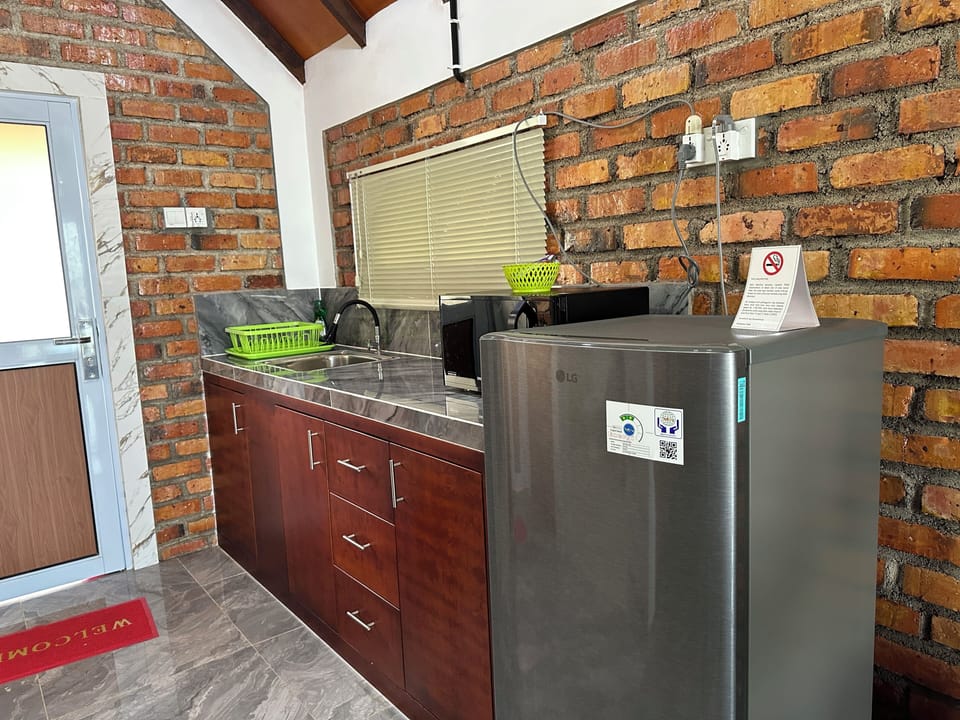 Deluxe Villa, 1 Queen Bed, Ocean View | Private kitchen | Fridge, microwave