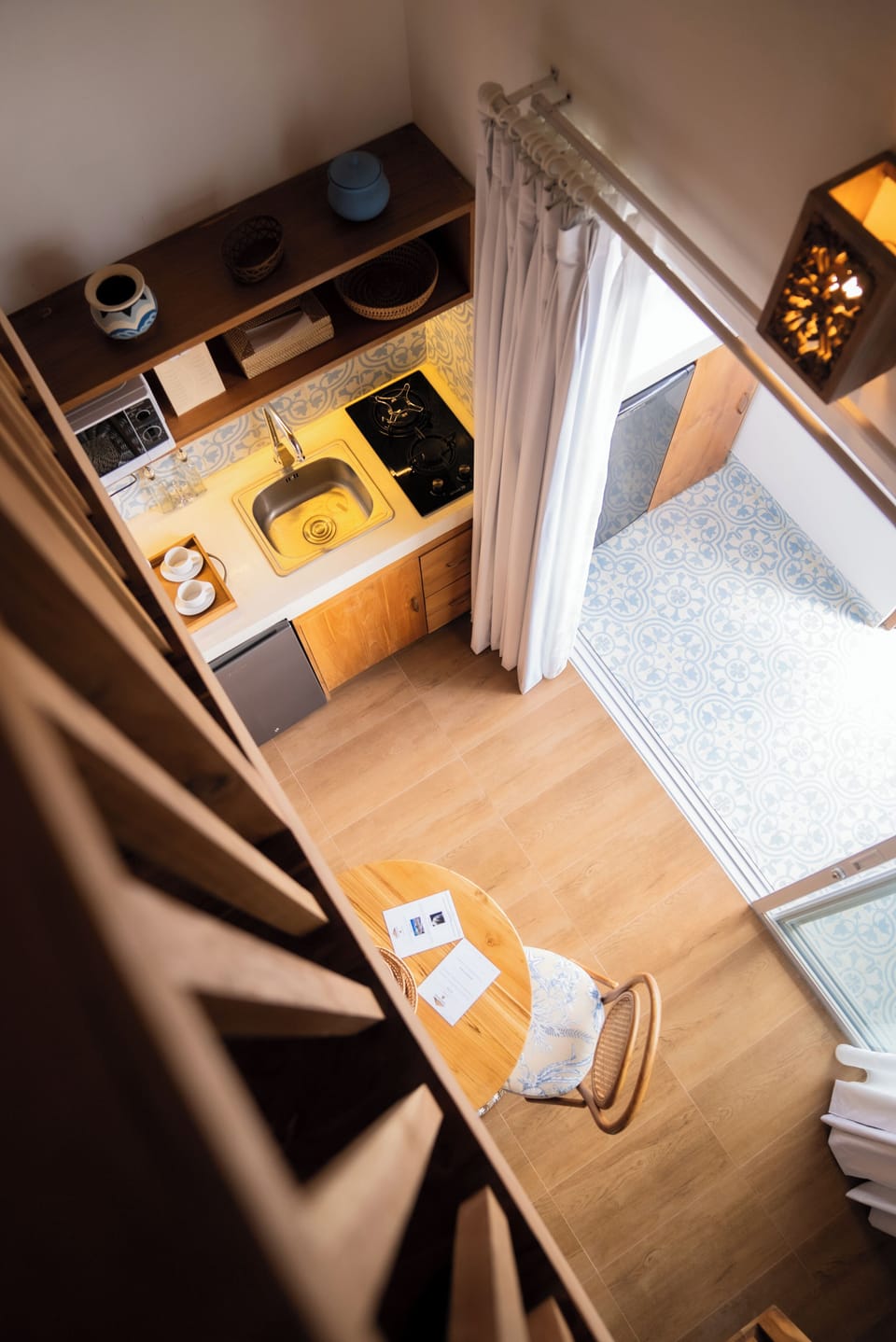 Deluxe Duplex, 1 Bedroom | Living area | 32-inch flat-screen TV with digital channels