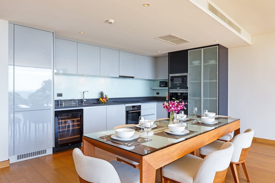 Exclusive Condo, 3 Bedrooms, Ocean View | In-room dining