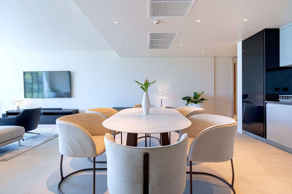 Design Condo, 2 Bedrooms, Ocean View | In-room dining