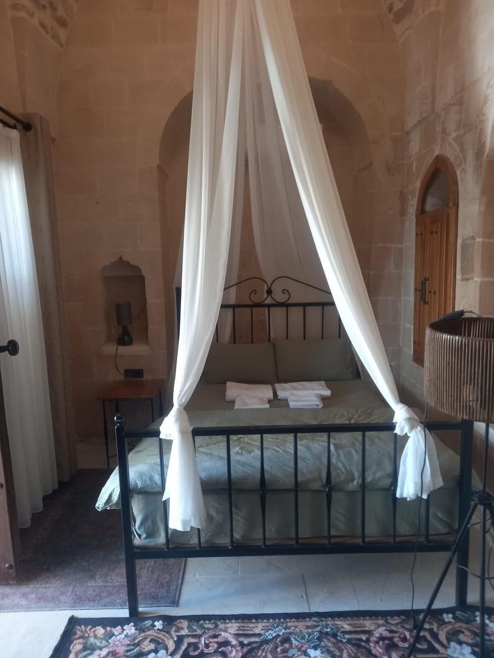 Standard Double Room, Mountain View | Desk