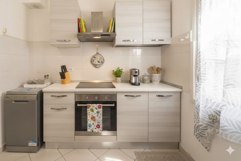 Classic Apartment | Private kitchen | Electric kettle