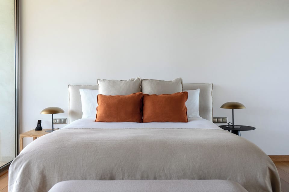 In-room safe, blackout drapes, free WiFi