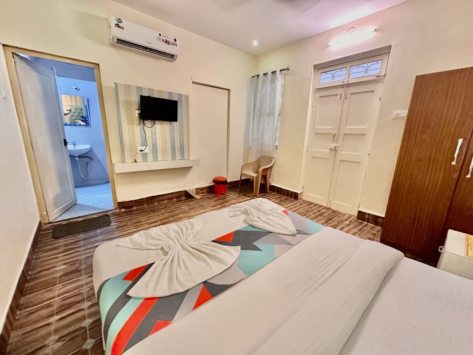 Standard Double Room, Balcony | Egyptian cotton sheets, premium bedding, desk, soundproofing