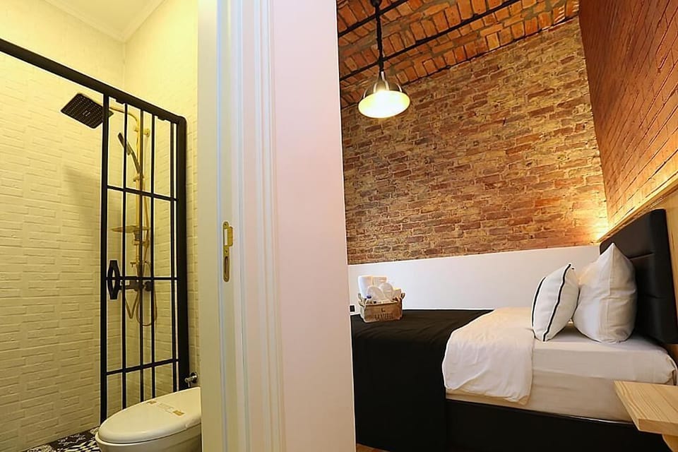 Deluxe Twin Room, Balcony, Sea View | In-room safe, iron/ironing board, free WiFi