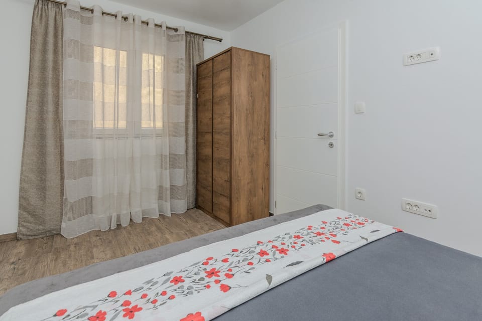 Basic Apartment, Garden View | 1 bedroom, iron/ironing board, free WiFi, bed sheets