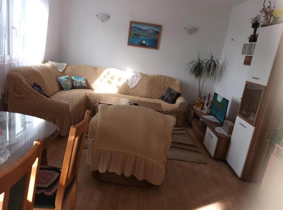 Apartment (Spacious and Cozy Apartments Dugi Rat) | Living room | 32-inch flat-screen TV with cable channels
