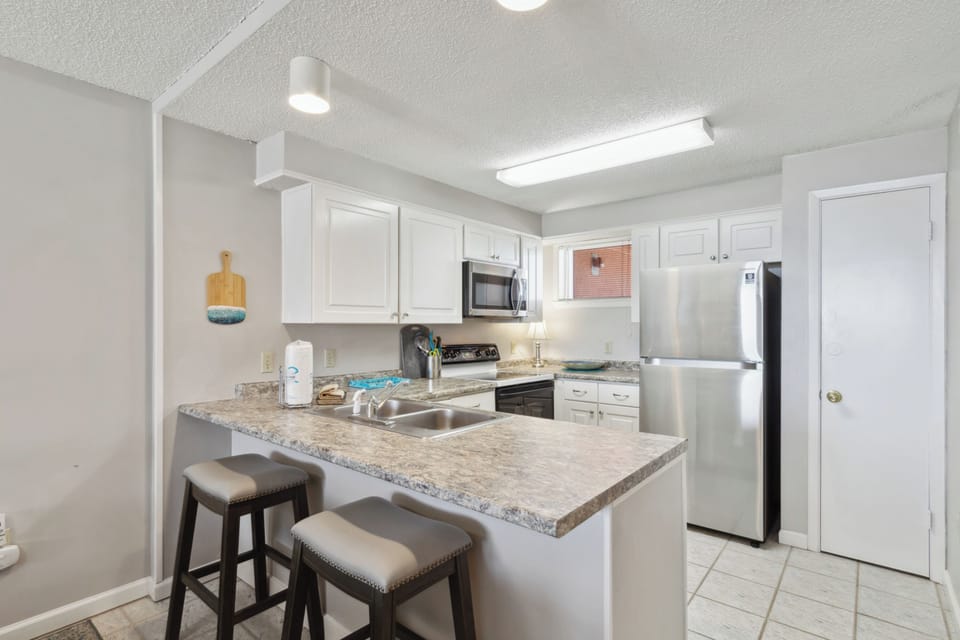 Signature Condo, 2 Bedrooms, Kitchen, Beach View | Private kitchen | Fridge, microwave, oven, stovetop