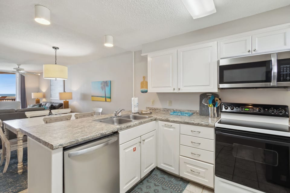 Signature Condo, 2 Bedrooms, Kitchen, Beach View | Private kitchen | Fridge, microwave, oven, stovetop