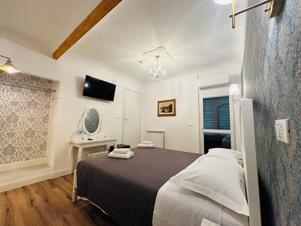 Deluxe Double Room, Balcony, Garden View | In-room safe, desk, soundproofing, WiFi (free)