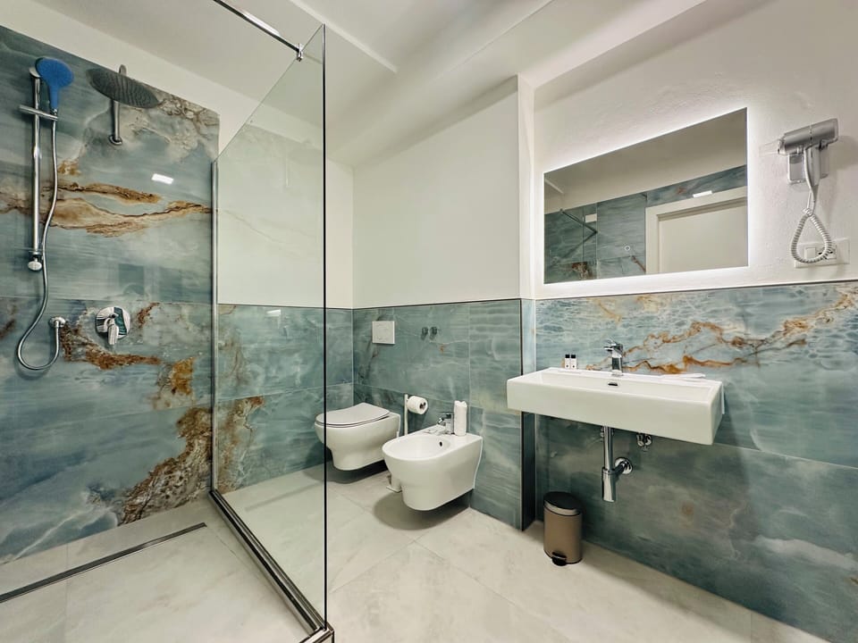 Deluxe Double Room, Balcony, Garden View | Bathroom | Shower, free toiletries, hair dryer, slippers
