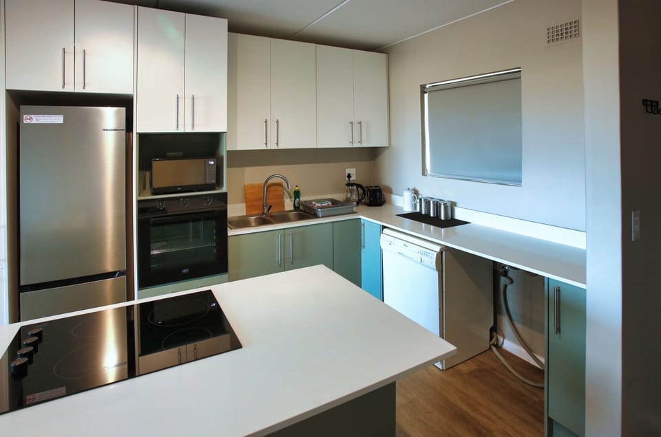 Family Apartment, Balcony, Bay View | Private kitchen | Full-size fridge, microwave, oven, stovetop