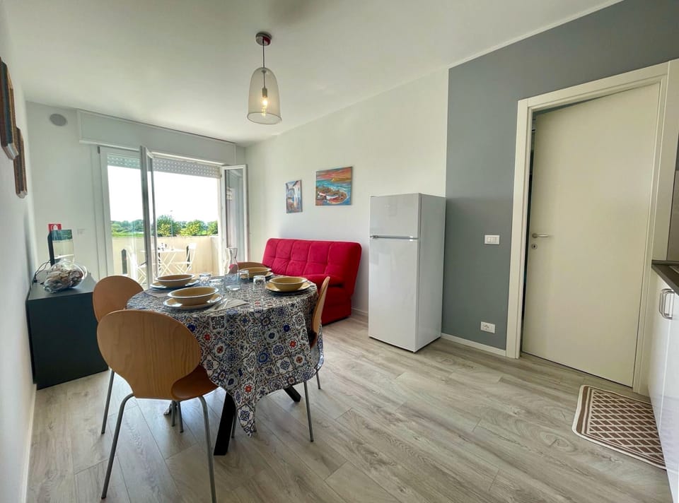 Apartment, 1 Bedroom, Balcony | Dining room