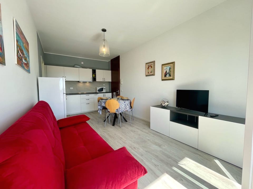 Apartment, 1 Bedroom, Balcony | Living room
