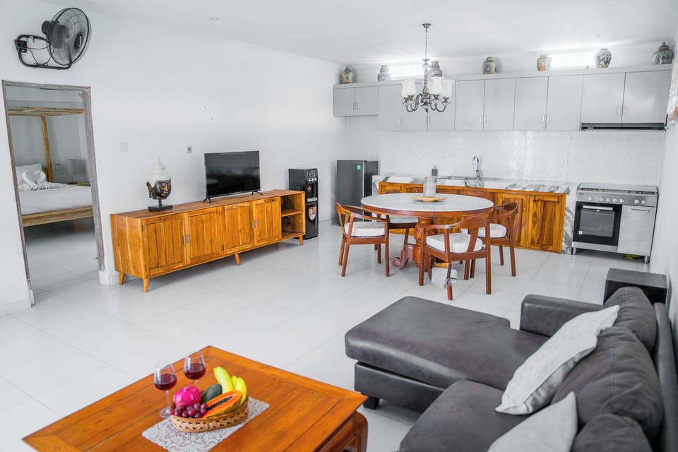 Deluxe Double Room, Kitchen | Free WiFi, bed sheets