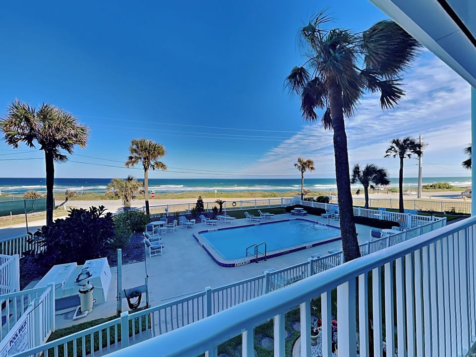 Condo (2 Bedrooms) | Property amenity