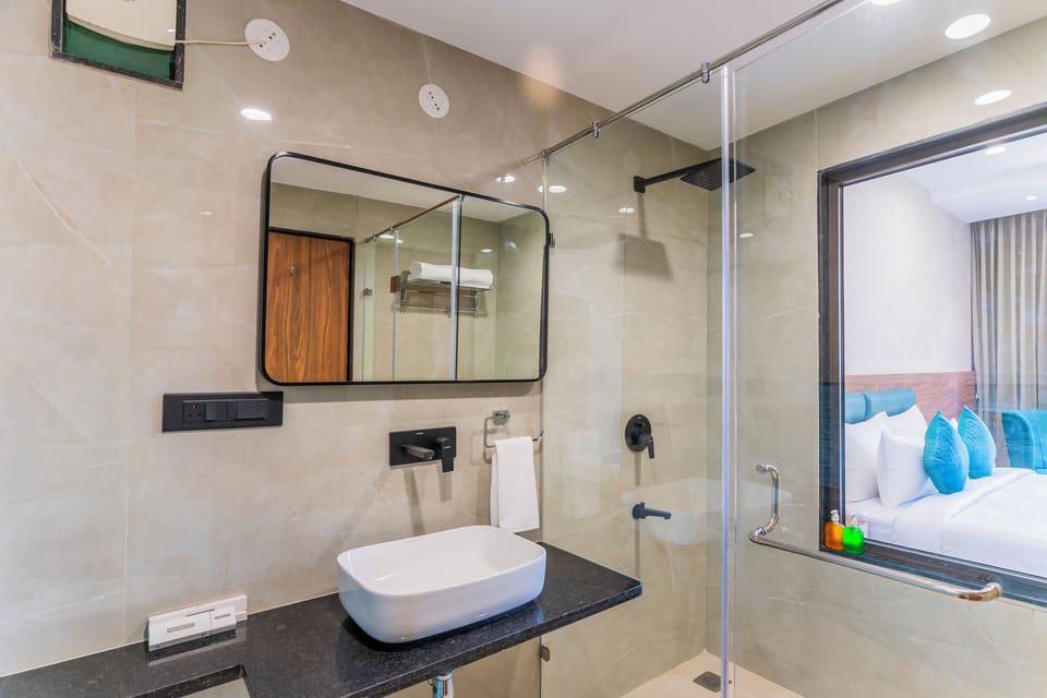 Luxury Room | Desk, laptop workspace, free WiFi