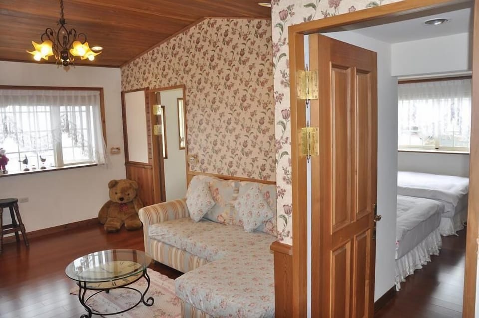 Family Room, Mountain View | Living room | TV