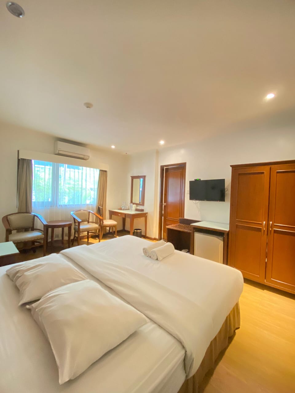 Deluxe Double Classic | In-room safe, desk, free WiFi, bed sheets