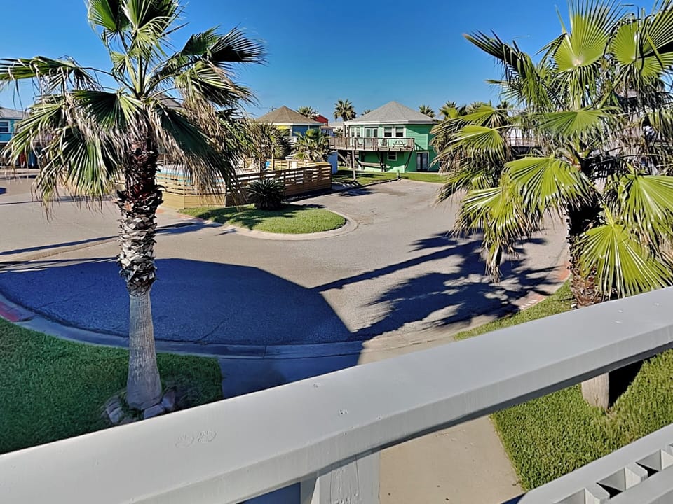 House (3 Bedrooms) | Property amenity