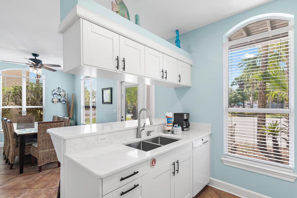 House, Multiple Beds (Ocean Dreams) | Private kitchen | Oven, toaster