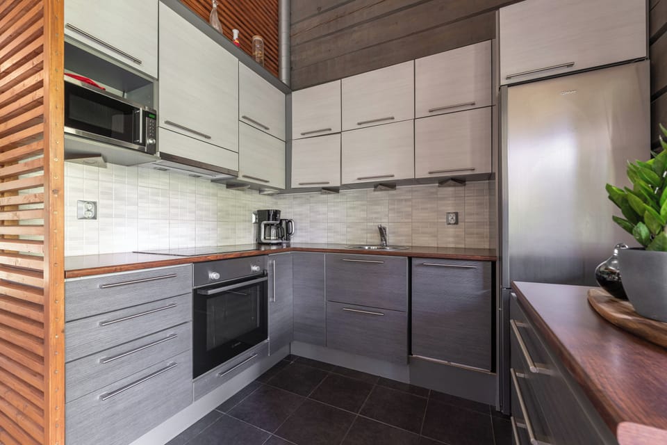 Superior Cabin, Multiple Beds, Kitchen, Courtyard Area | Private kitchen | Full-size fridge, microwave, oven, stovetop