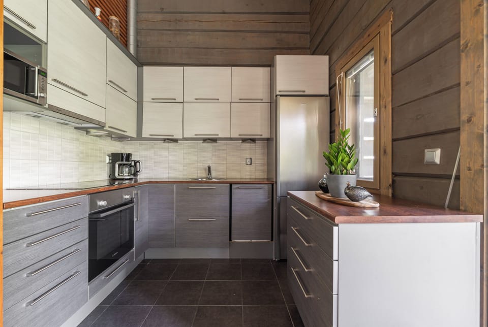Superior Cabin, Multiple Beds, Kitchen, Courtyard Area | Private kitchen | Full-size fridge, microwave, oven, stovetop